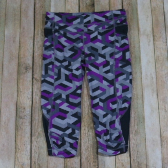 Athleta Pants - Athleta Chain Be Free Knickers/Capris Geo Yoga